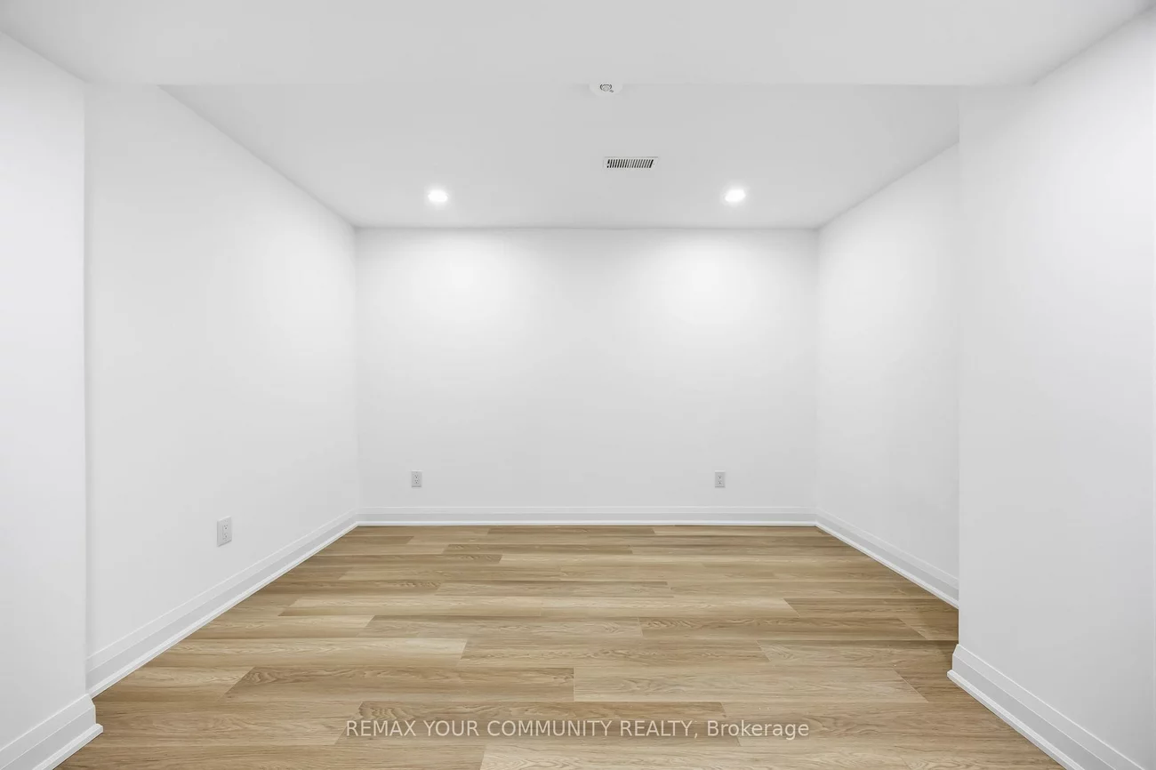 55, Cocksfield, Bathurst Manor, Toronto