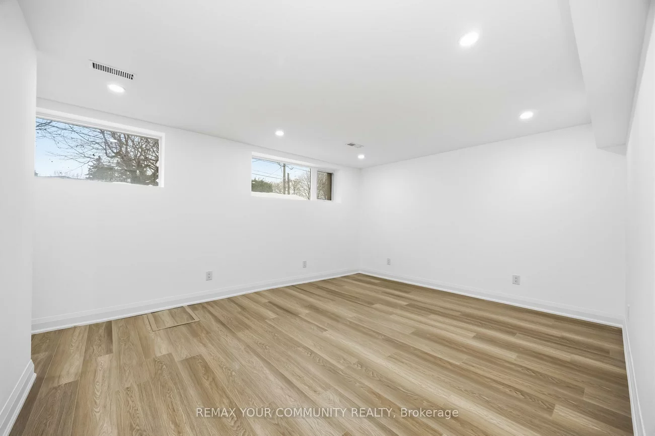 55, Cocksfield, Bathurst Manor, Toronto