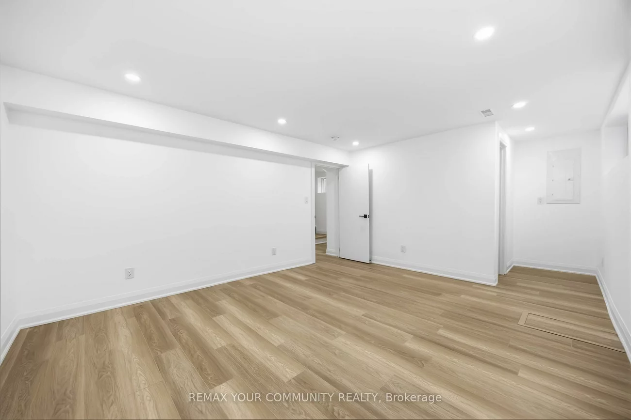 55, Cocksfield, Bathurst Manor, Toronto