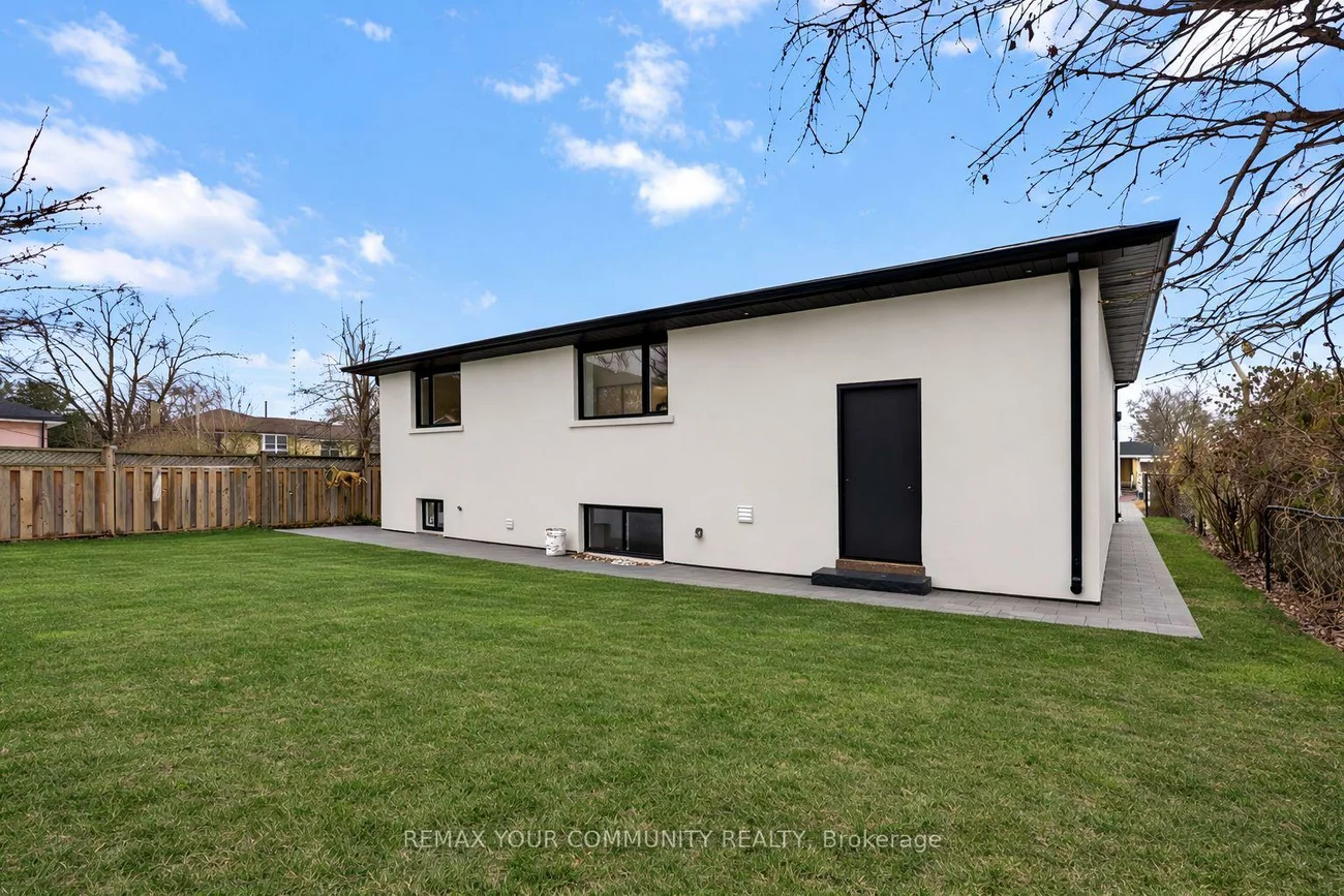 55, Cocksfield, Bathurst Manor, Toronto