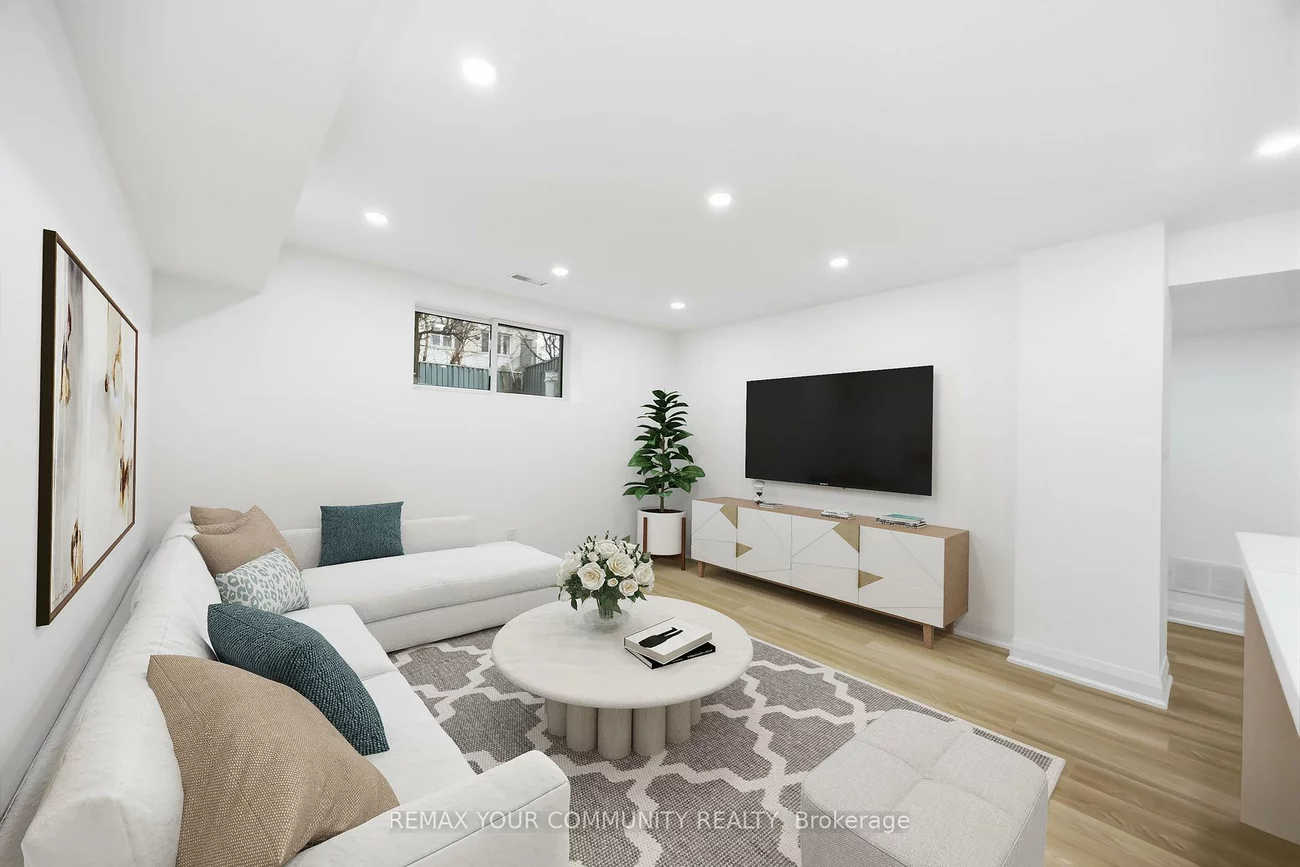 55, Cocksfield, Bathurst Manor, Toronto
