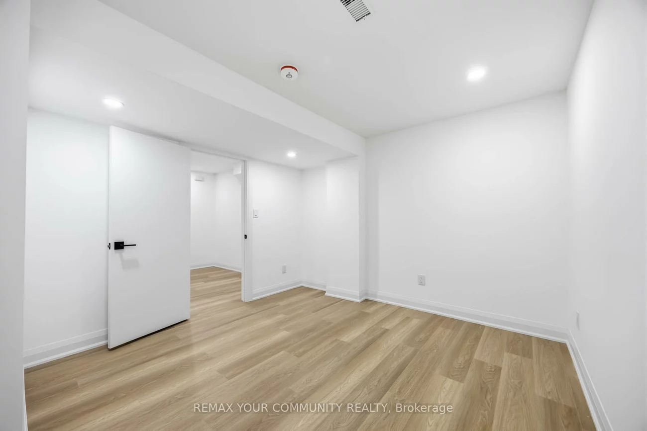 55, Cocksfield, Bathurst Manor, Toronto