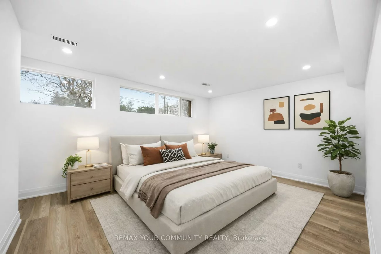 55, Cocksfield, Bathurst Manor, Toronto
