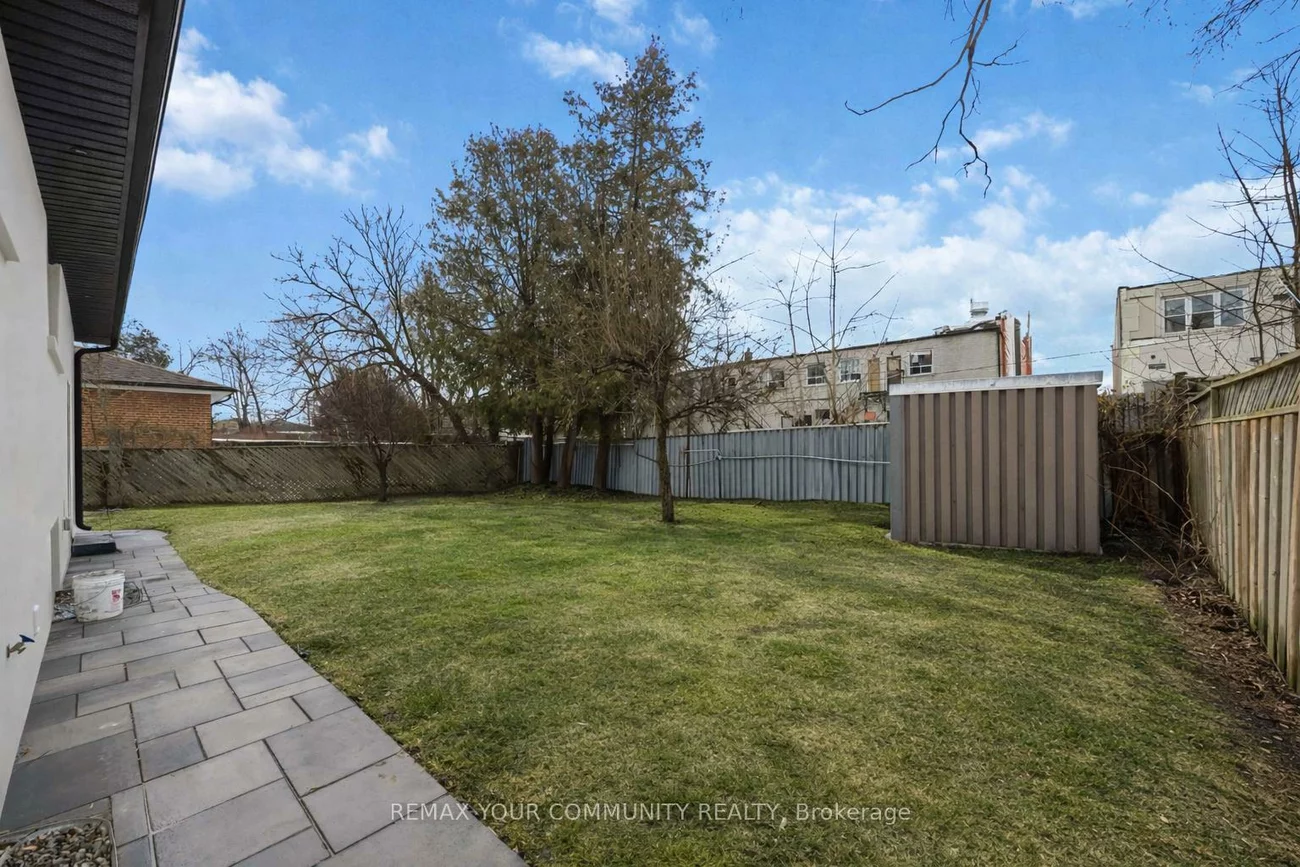 55, Cocksfield, Bathurst Manor, Toronto