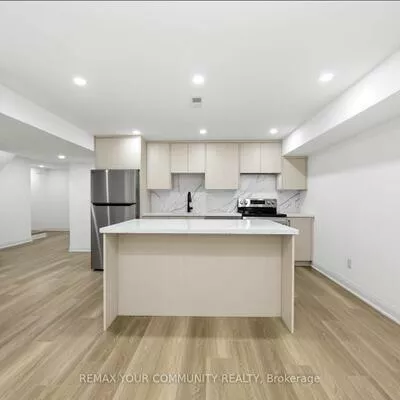 55, Cocksfield, Bathurst Manor, Toronto