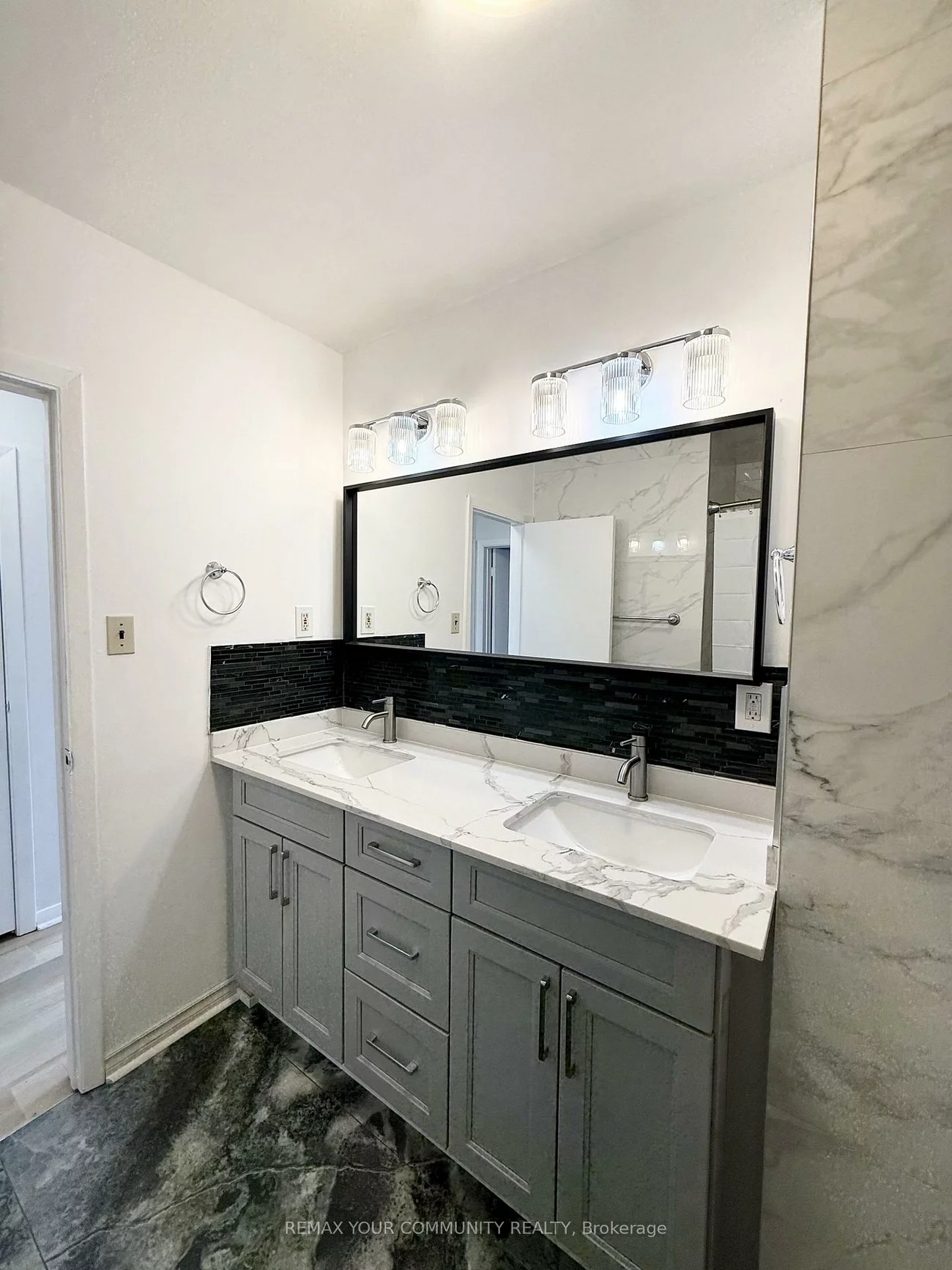17, Regatta, Newtonbrook West, Toronto