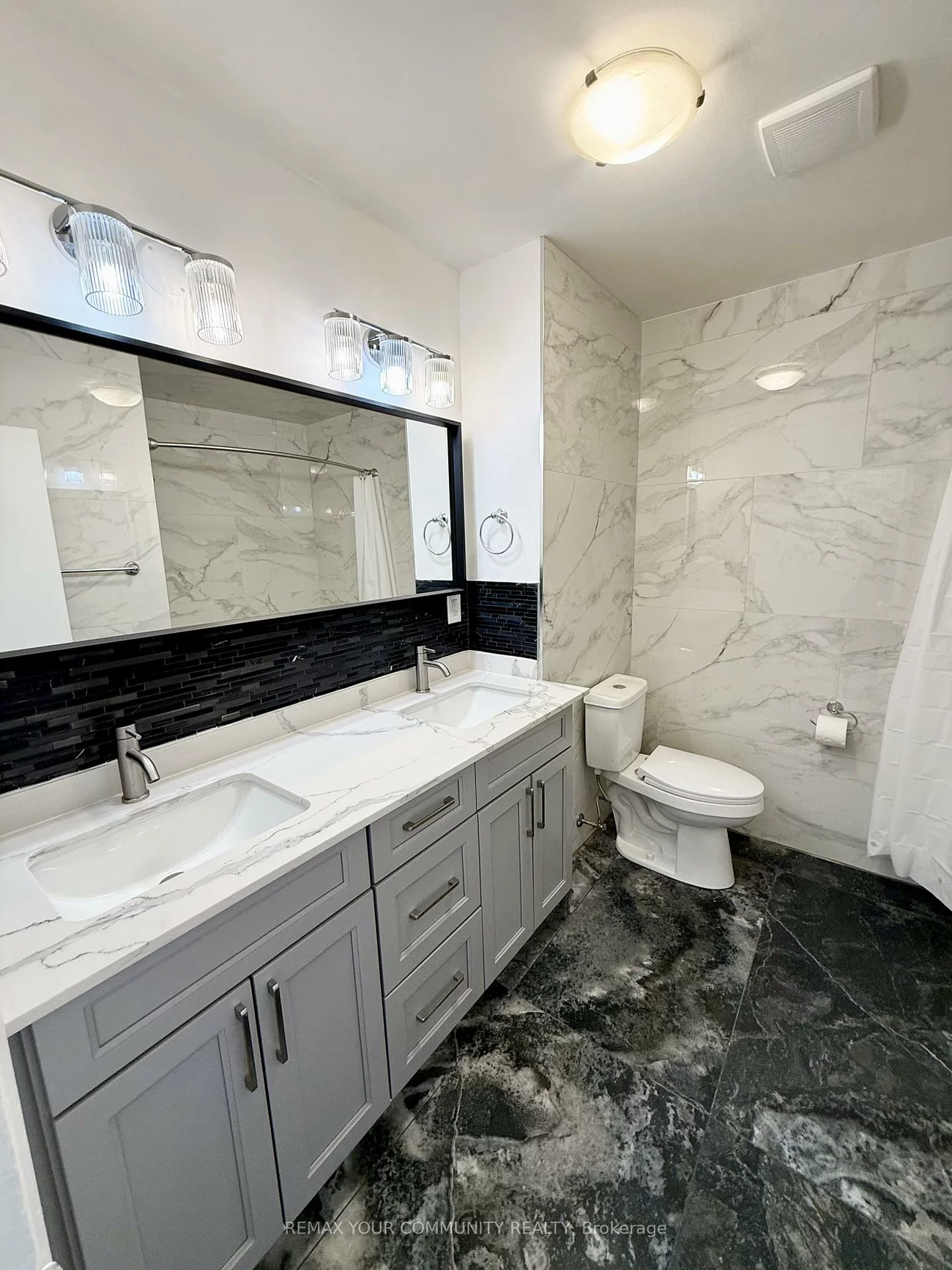 17, Regatta, Newtonbrook West, Toronto