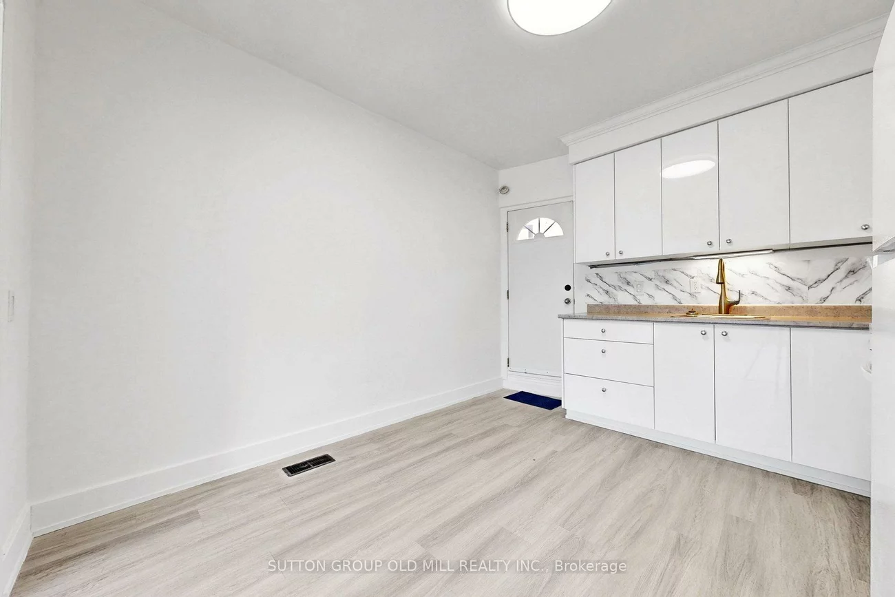 809A, St Clair, Wychwood, Toronto