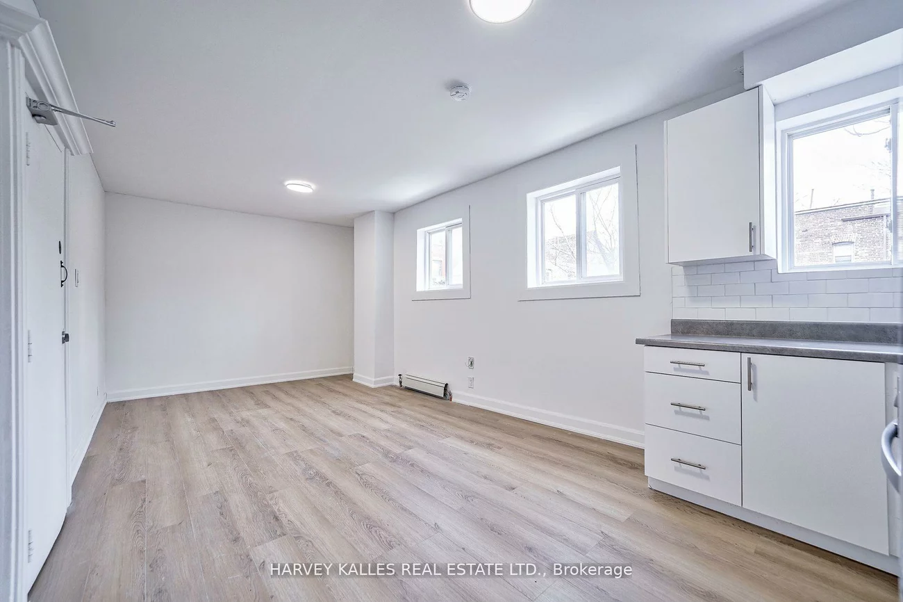 1046, Bathurst, Annex, Toronto