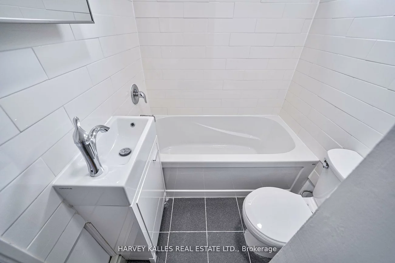 1046, Bathurst, Annex, Toronto