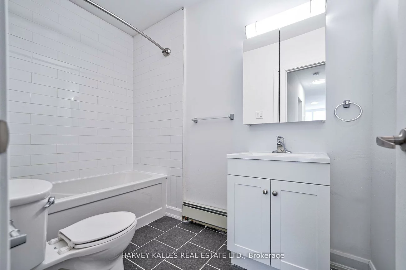 1046, Bathurst, Annex, Toronto