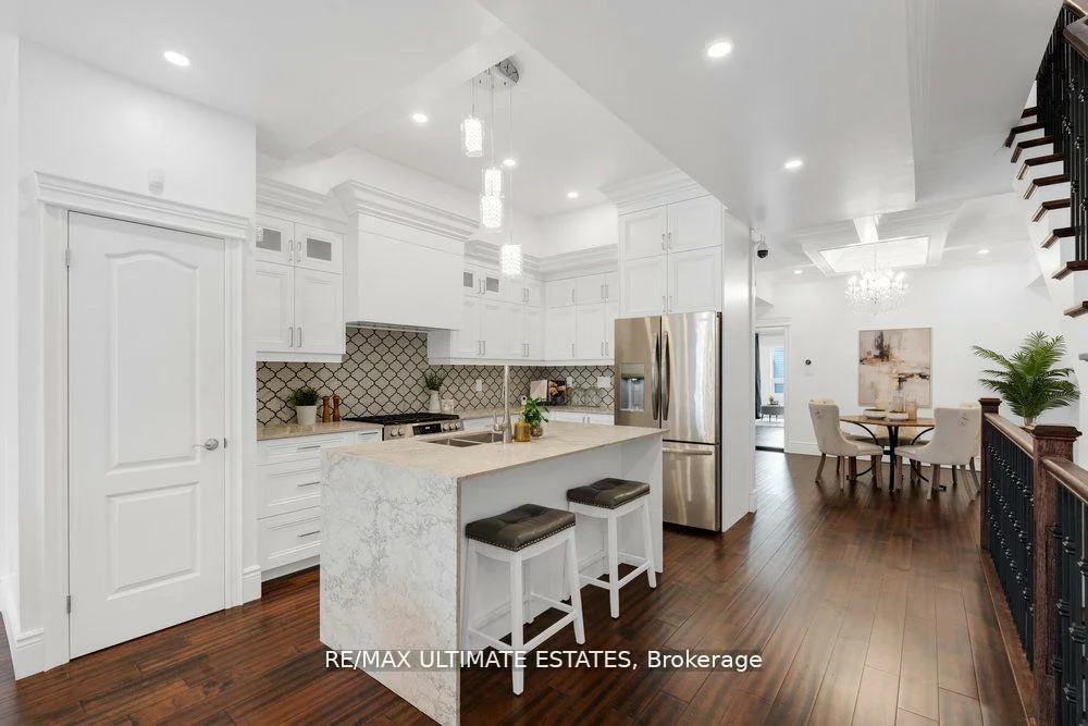 290, Bathurst, Trinity-Bellwoods, Toronto