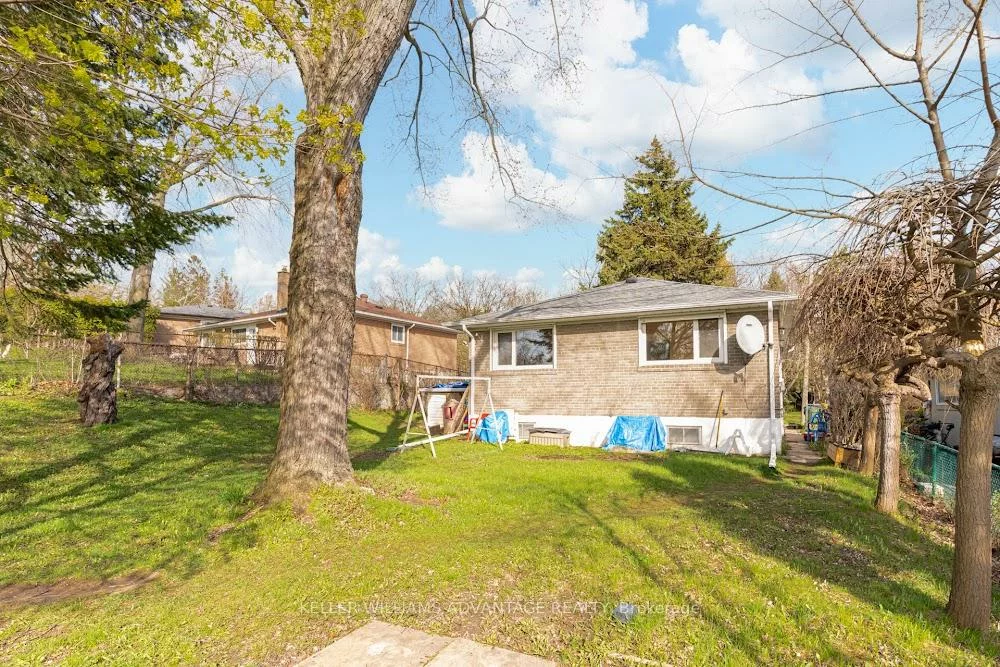 29, Lehar, Hillcrest Village, Toronto