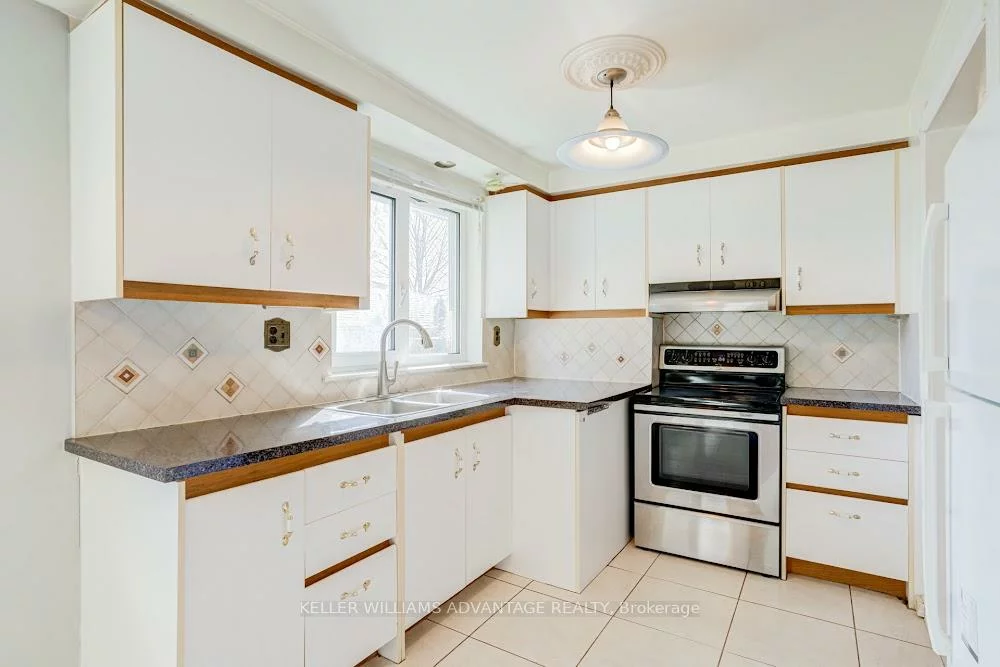29, Lehar, Hillcrest Village, Toronto