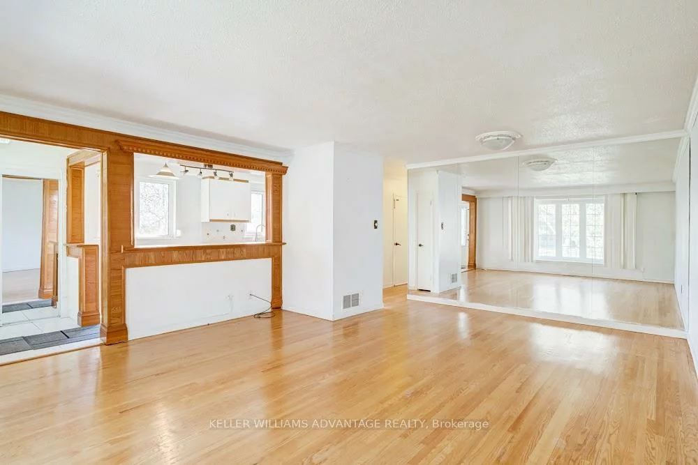 29, Lehar, Hillcrest Village, Toronto