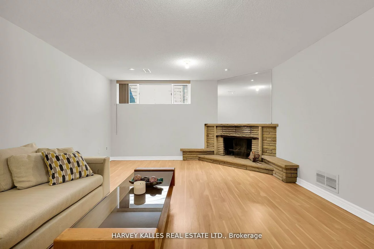 16, Wedgeport, Willowdale East, Toronto