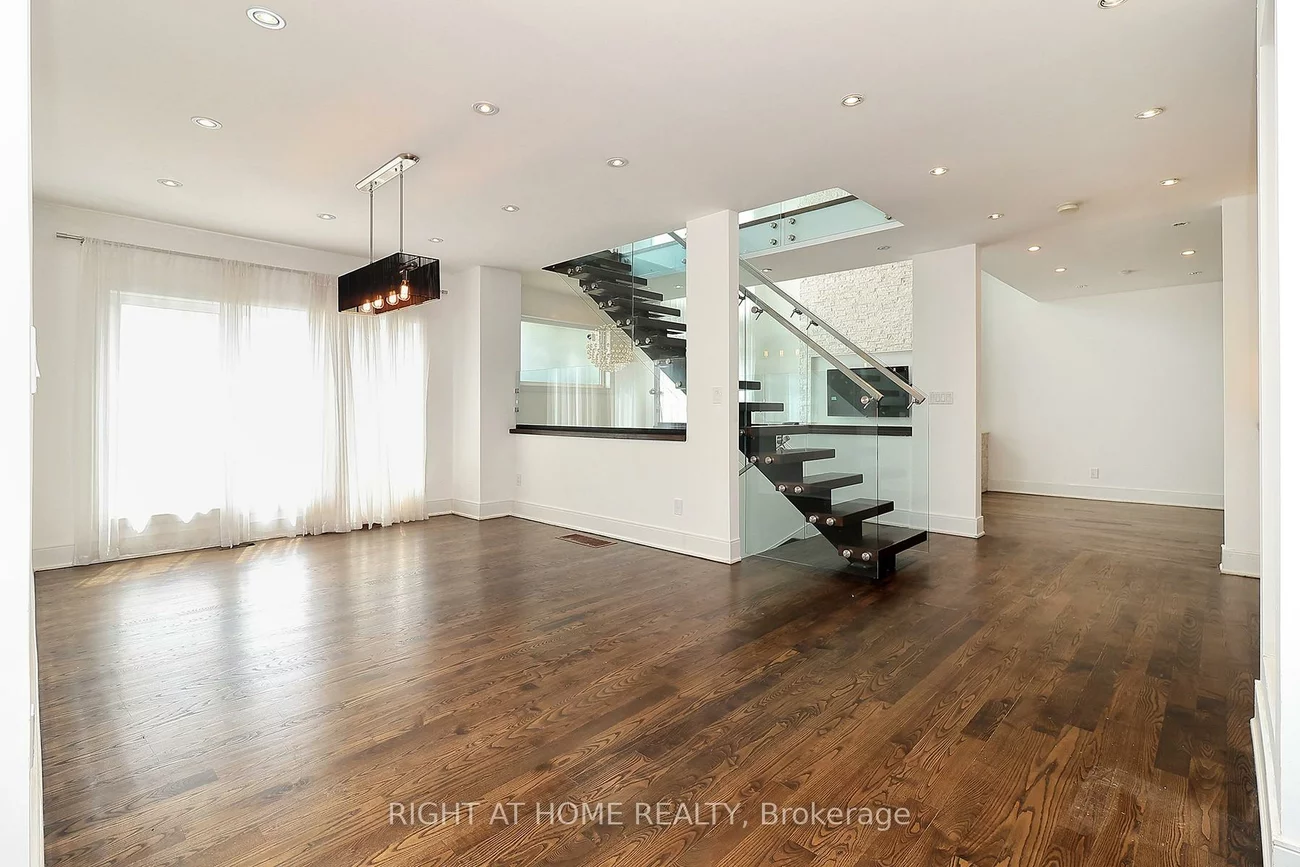 2, Chalet, Pleasant View, Toronto