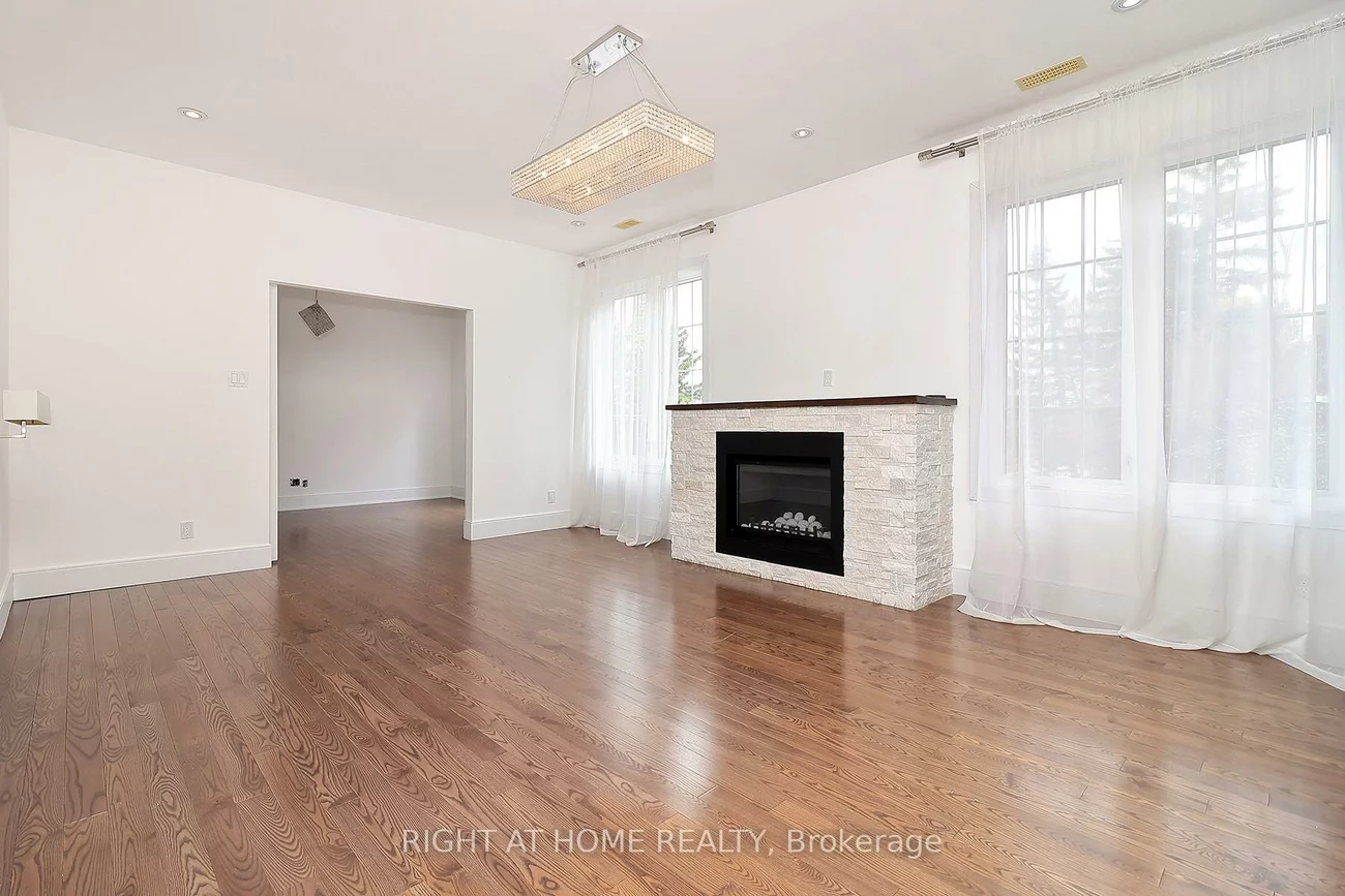 2, Chalet, Pleasant View, Toronto