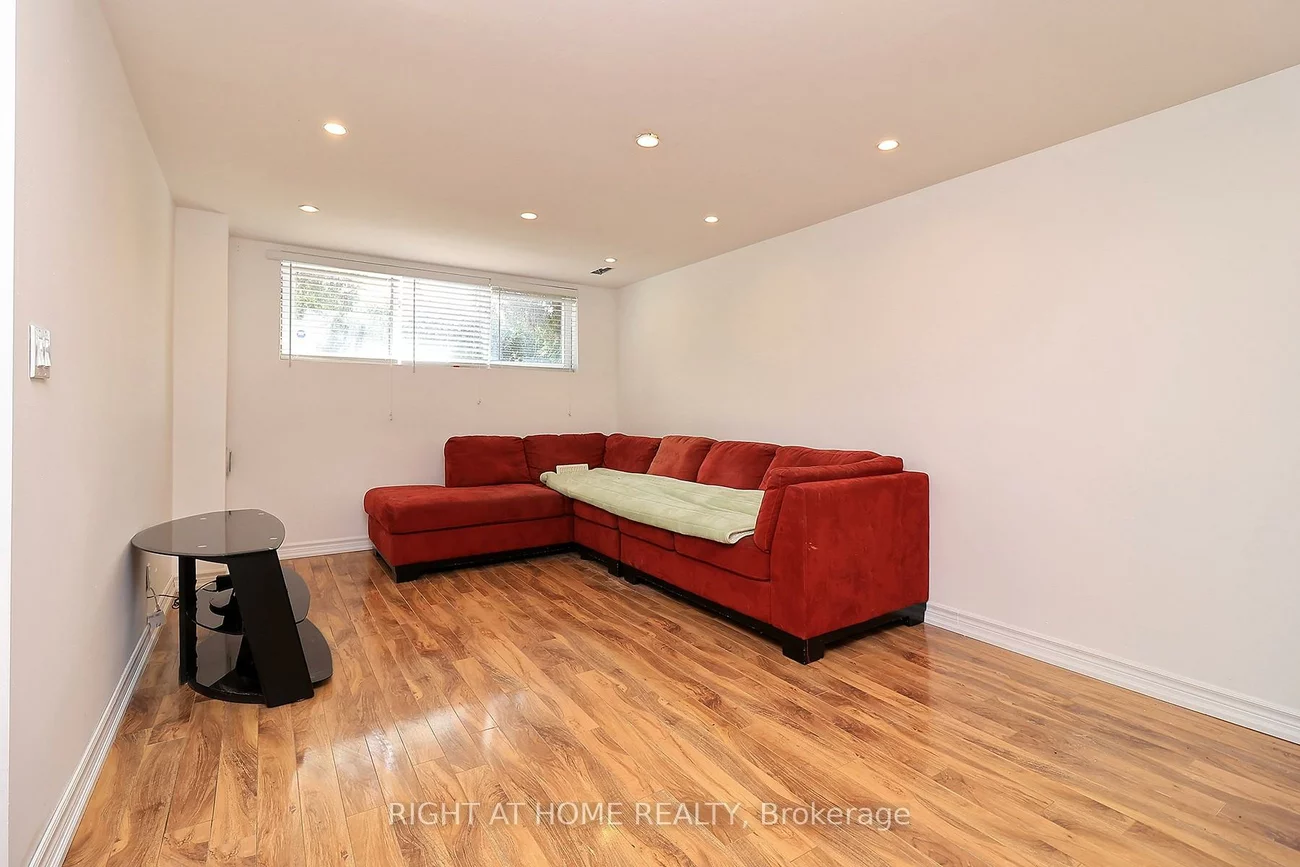 2, Chalet, Pleasant View, Toronto