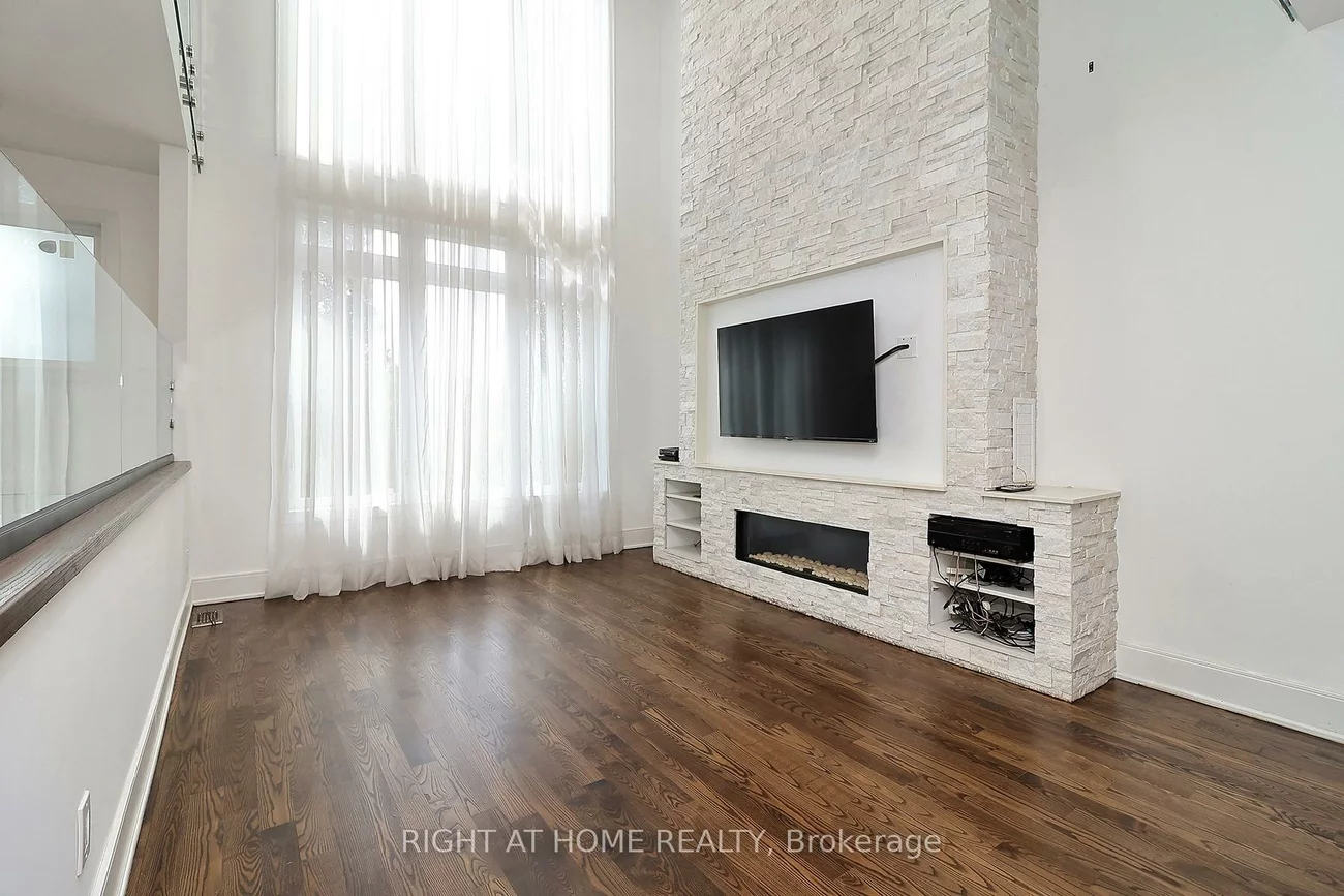 2, Chalet, Pleasant View, Toronto