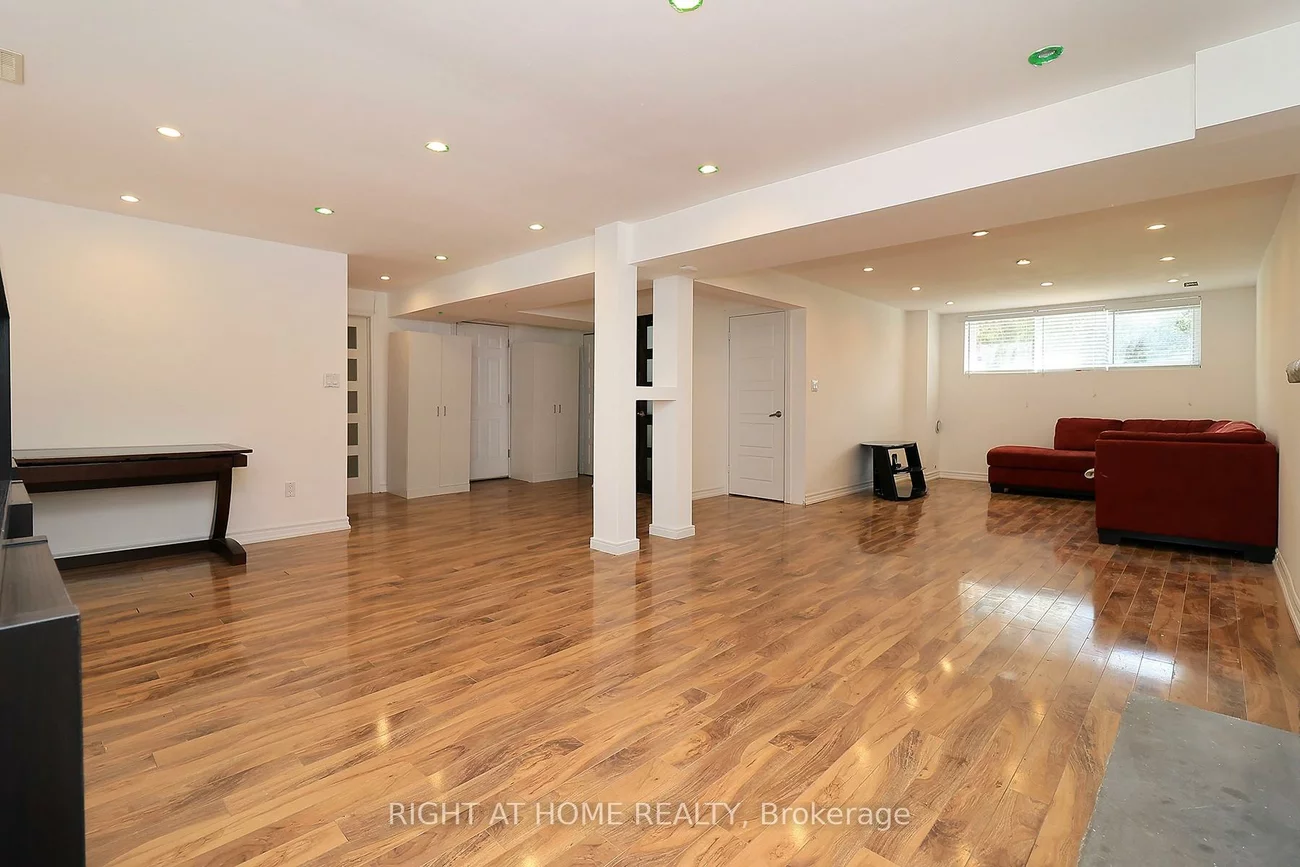 2, Chalet, Pleasant View, Toronto