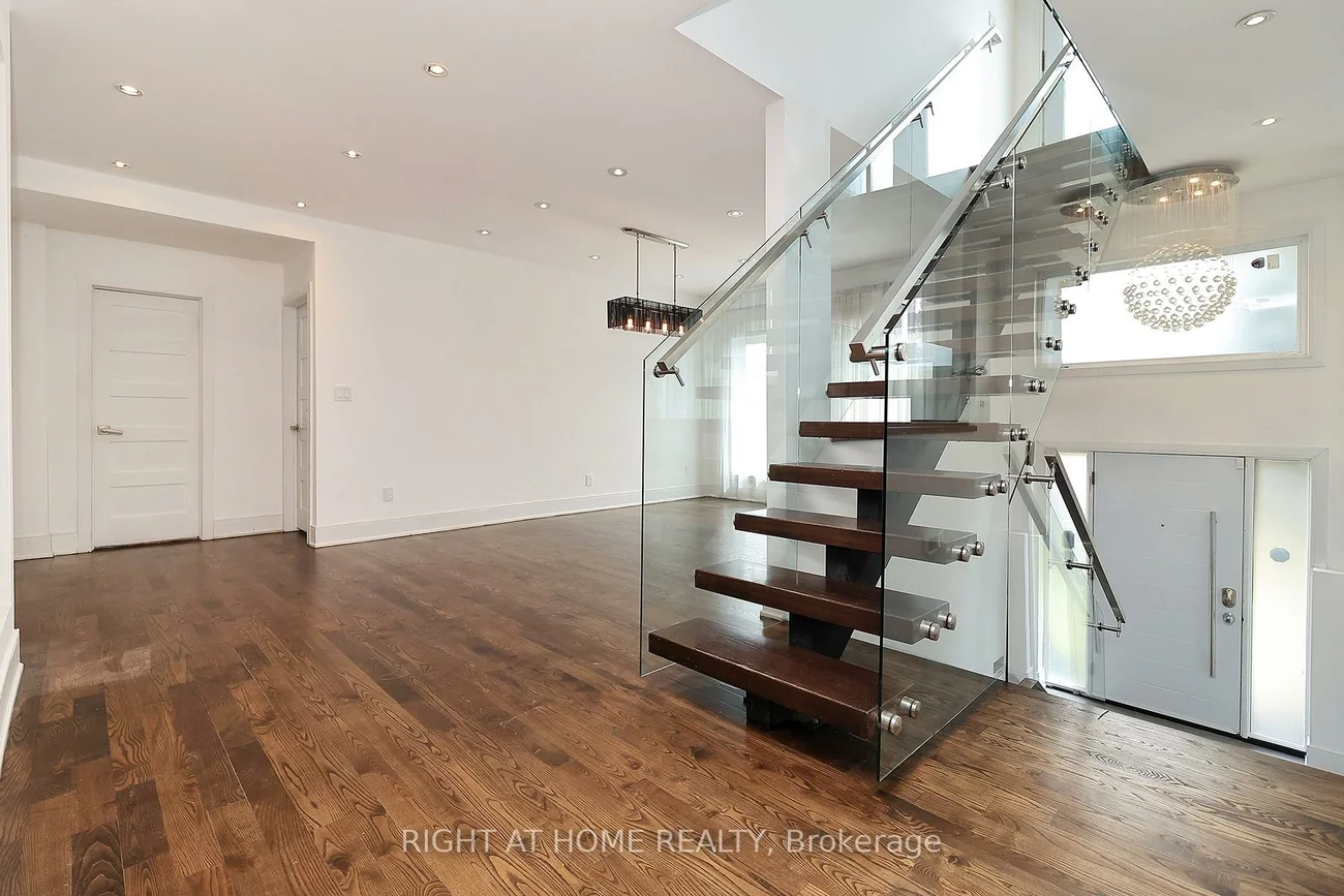 2, Chalet, Pleasant View, Toronto