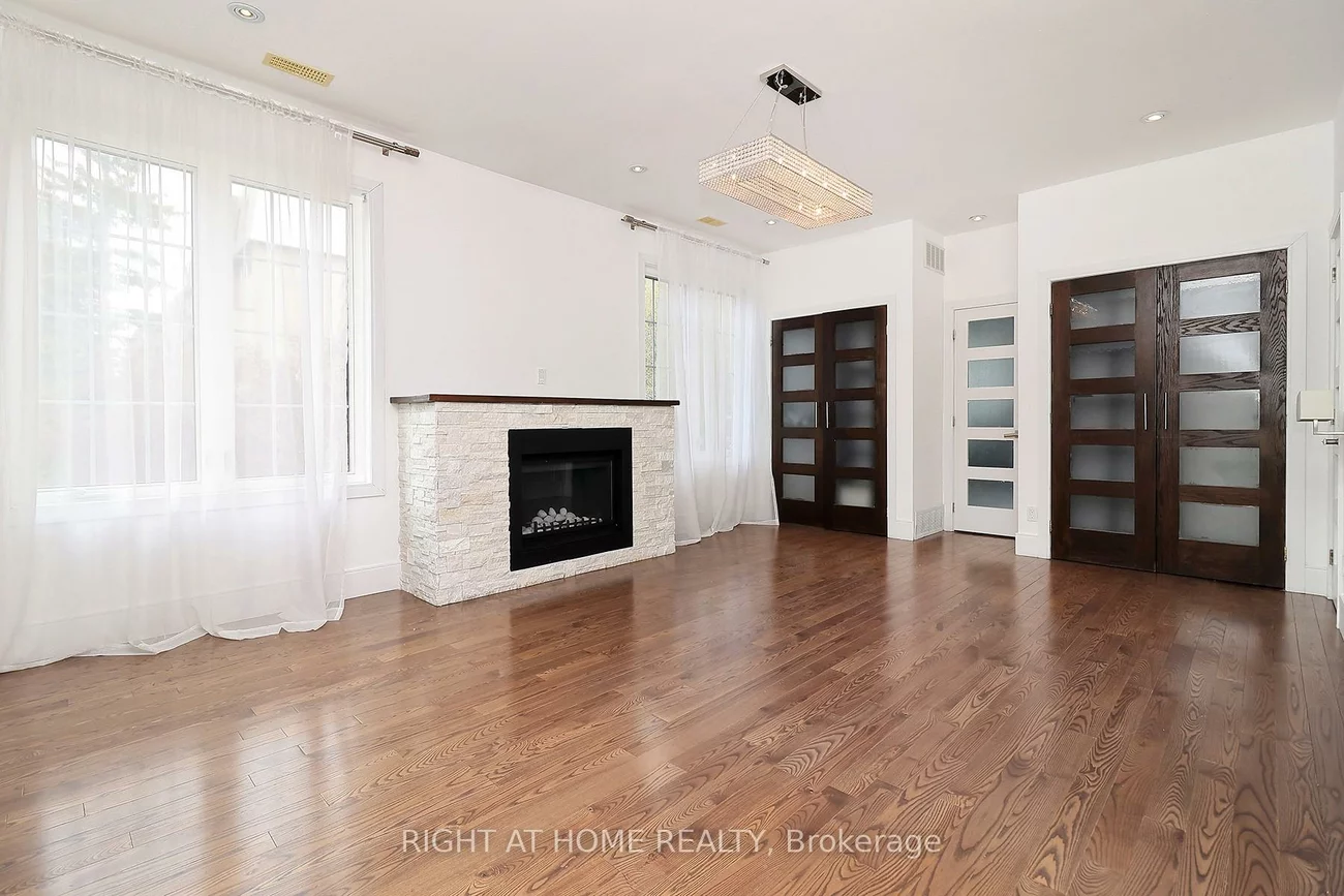 2, Chalet, Pleasant View, Toronto