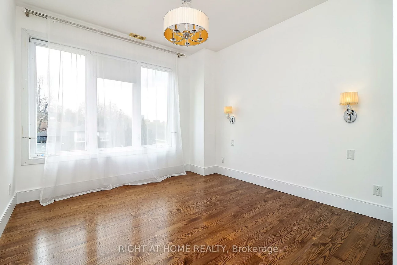 2, Chalet, Pleasant View, Toronto