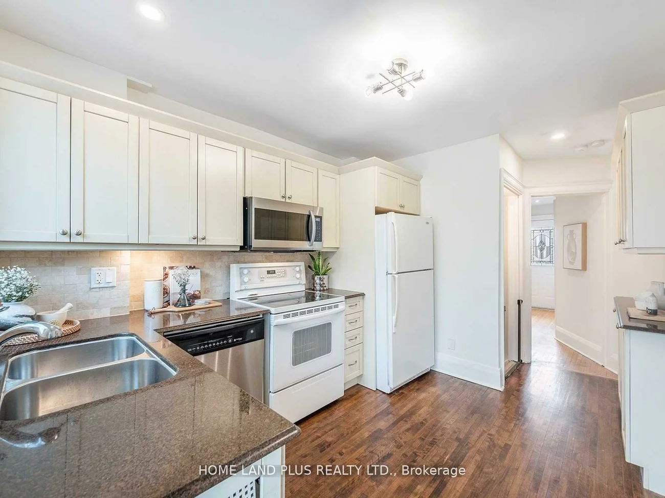 70, Mann, Mount Pleasant East, Toronto