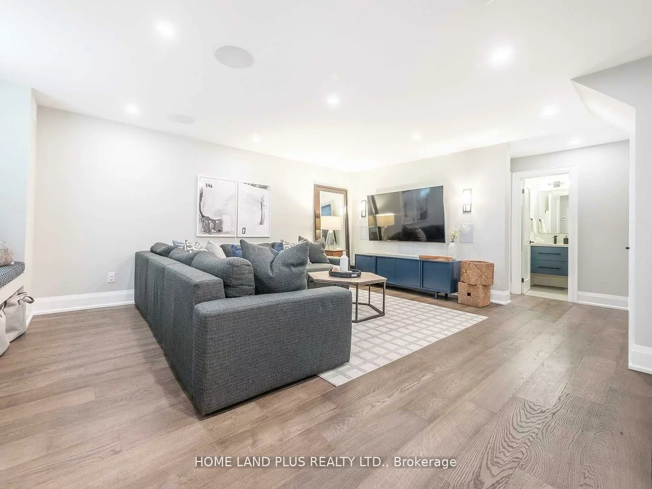 70, Mann, Mount Pleasant East, Toronto