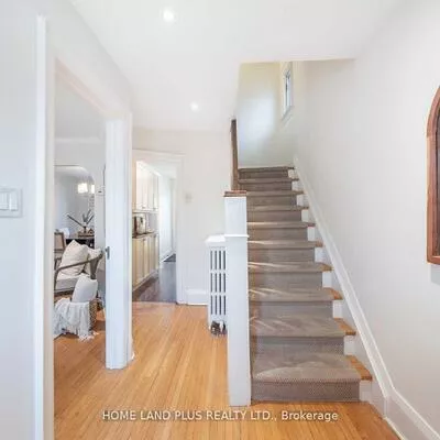 70, Mann, Mount Pleasant East, Toronto