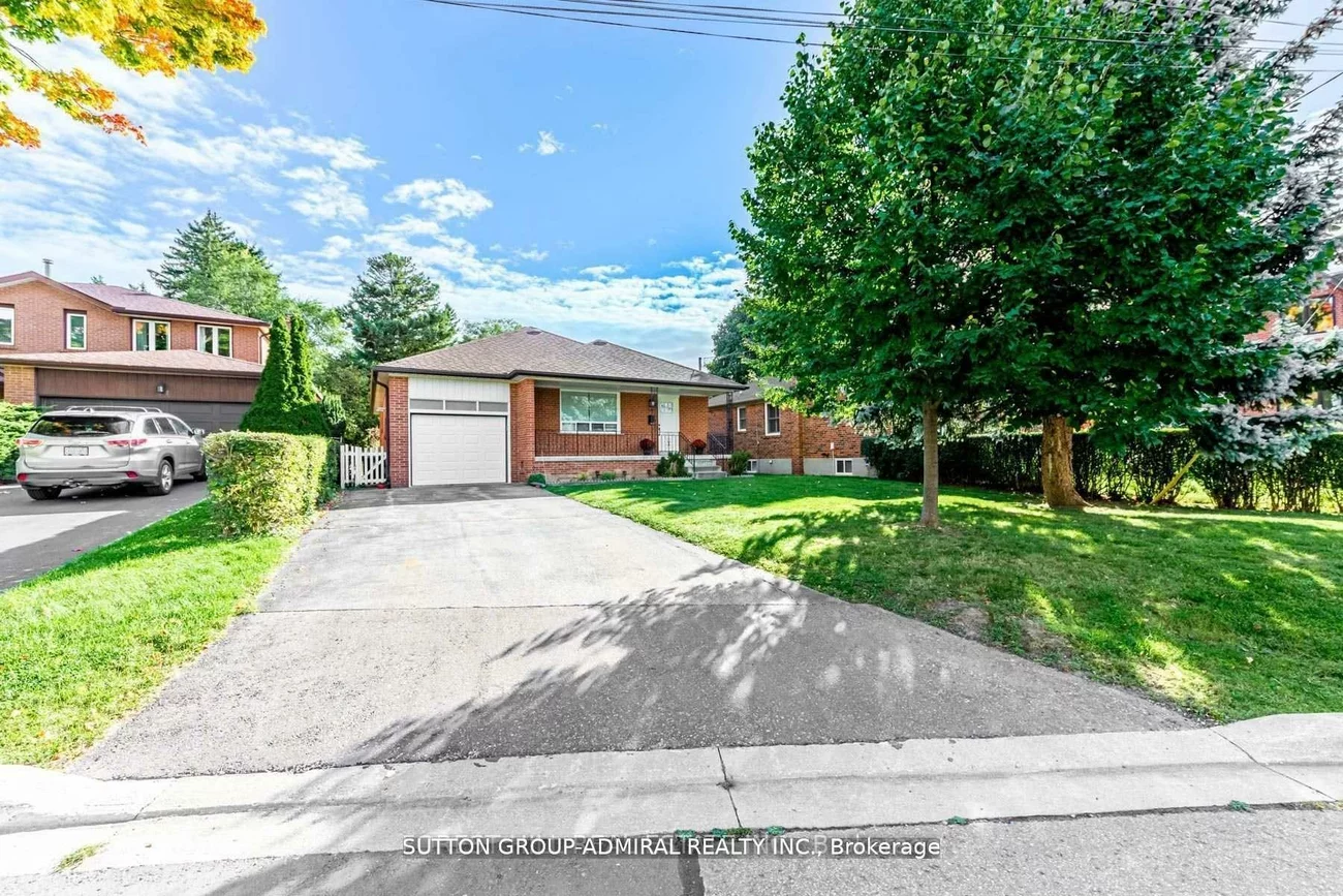 19, Tobruk, Newtonbrook East, Toronto