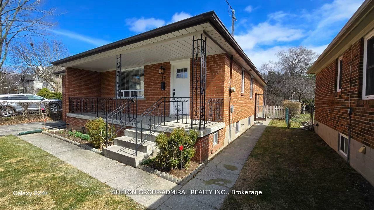 19, Tobruk, Newtonbrook East, Toronto