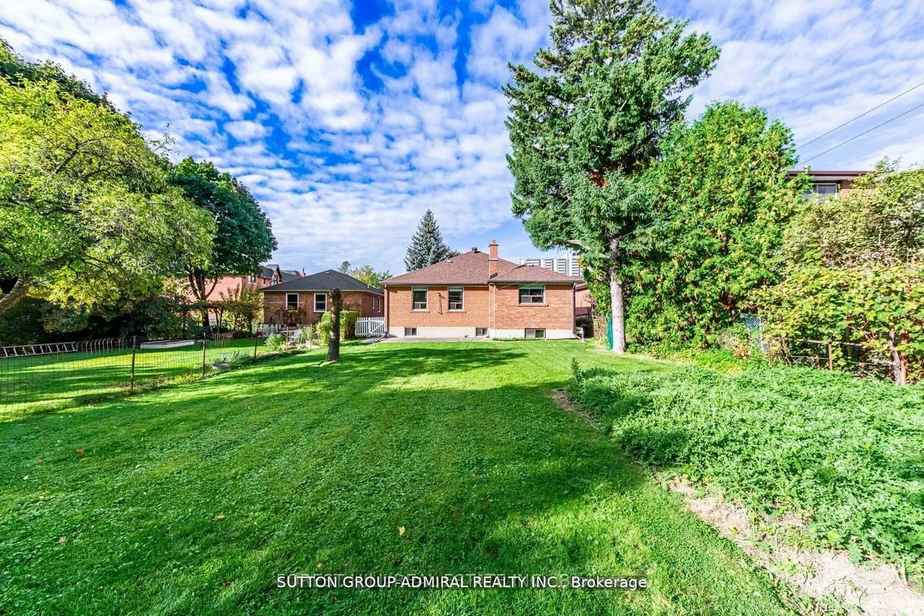 19, Tobruk, Newtonbrook East, Toronto
