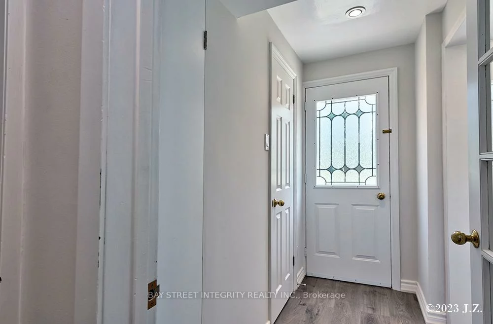 27, Heathview, Bayview Village, Toronto