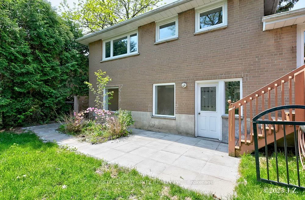 27, Heathview, Bayview Village, Toronto