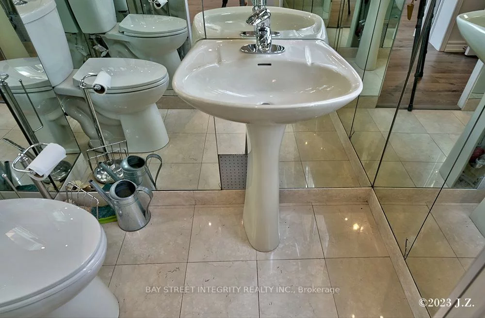 27, Heathview, Bayview Village, Toronto