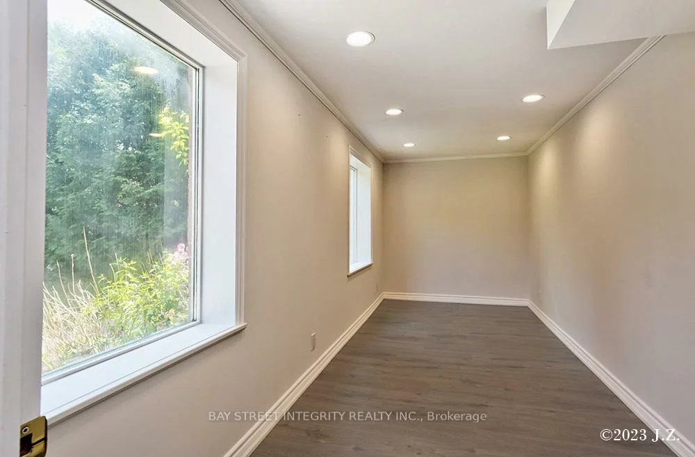 27, Heathview, Bayview Village, Toronto