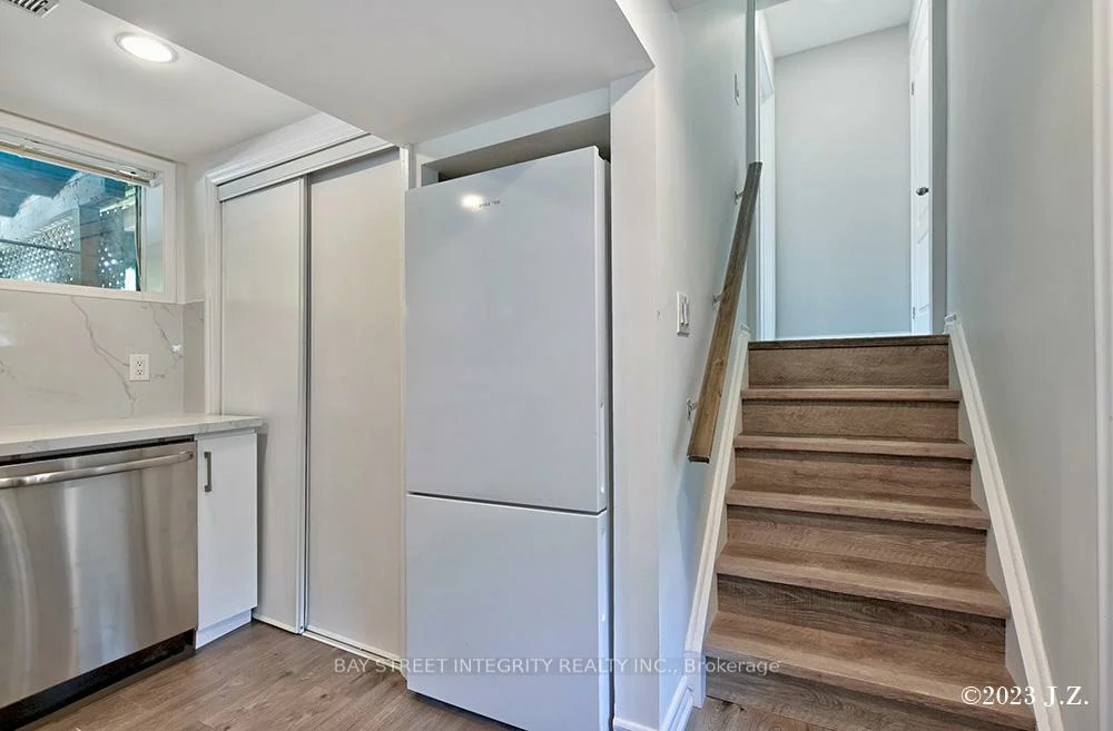 27, Heathview, Bayview Village, Toronto