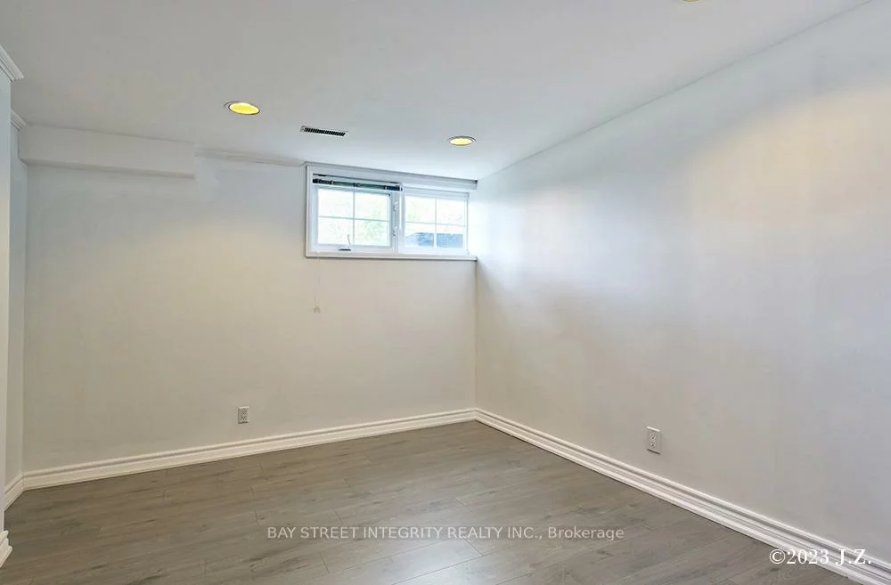 27, Heathview, Bayview Village, Toronto