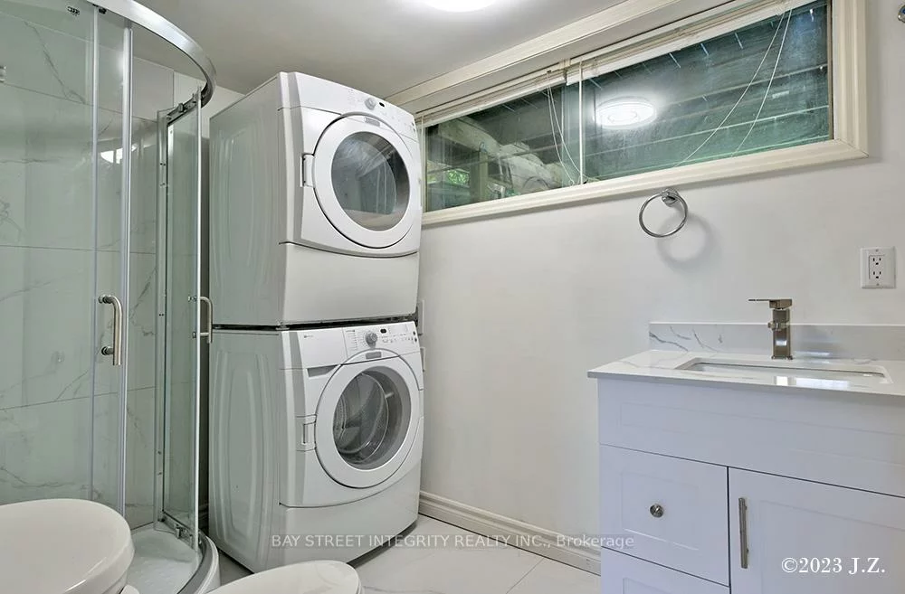 27, Heathview, Bayview Village, Toronto