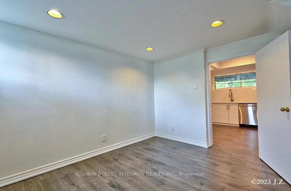 27, Heathview, Bayview Village, Toronto