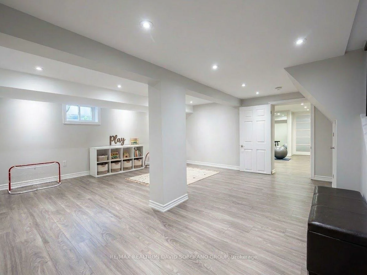 35, Bainbridge, Clanton Park, Toronto