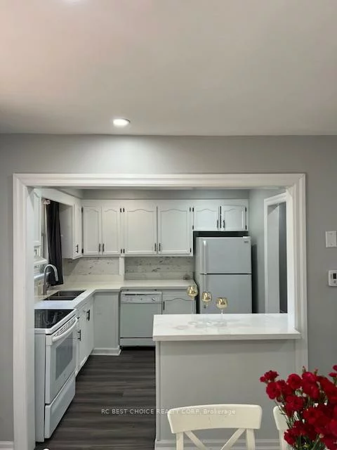 173, Poyntz, Lansing-Westgate, Toronto