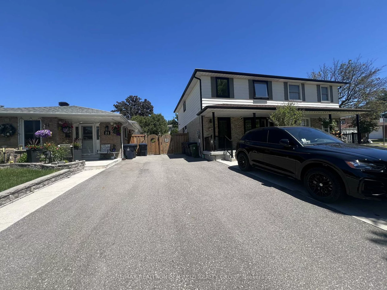 23, Sexton, Hillcrest Village, Toronto