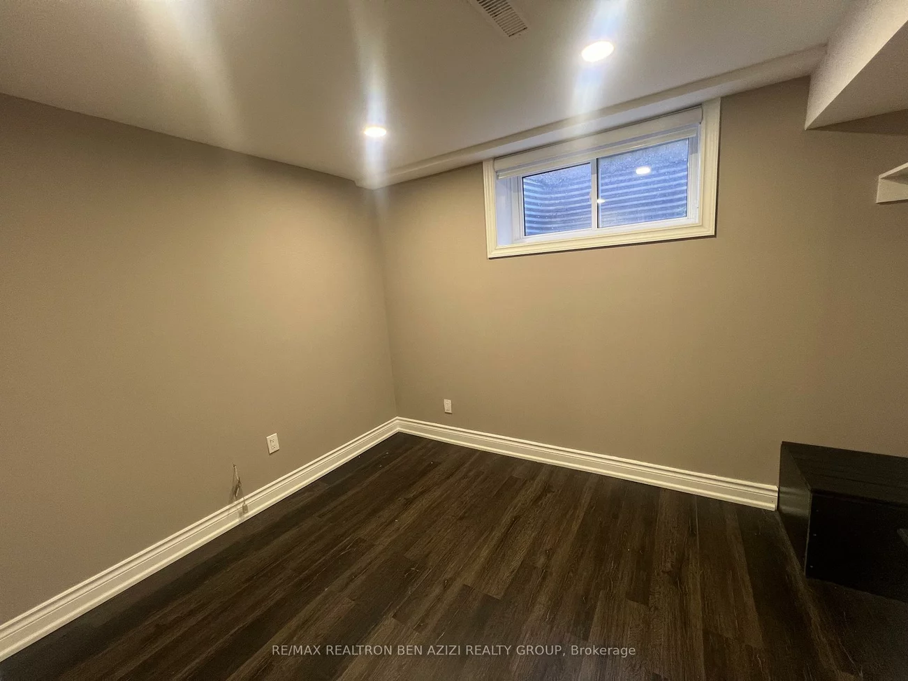 23, Sexton, Hillcrest Village, Toronto