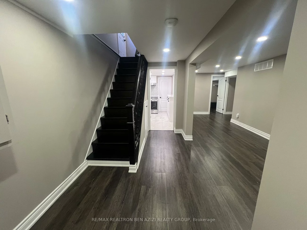 23, Sexton, Hillcrest Village, Toronto