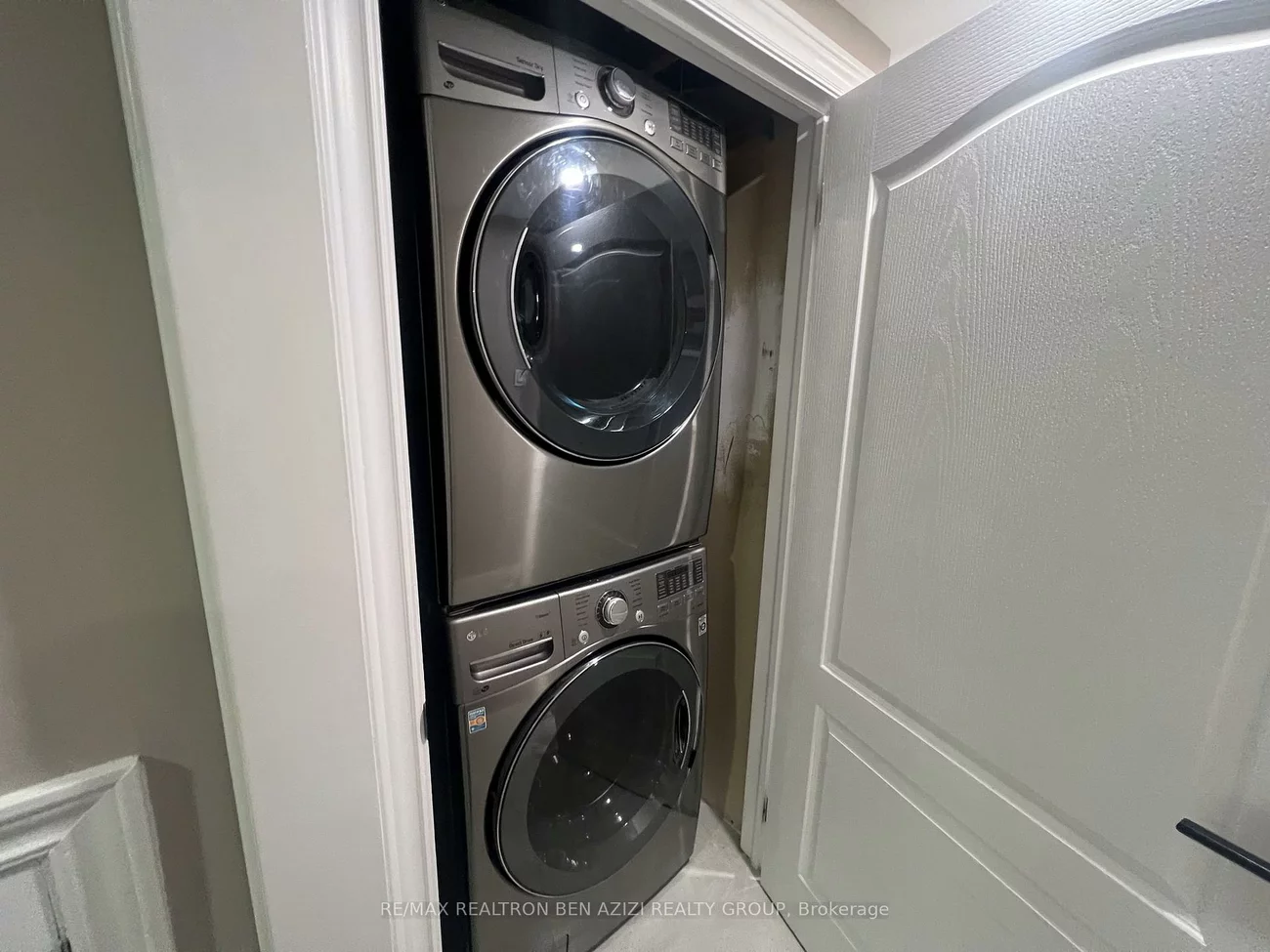 23, Sexton, Hillcrest Village, Toronto
