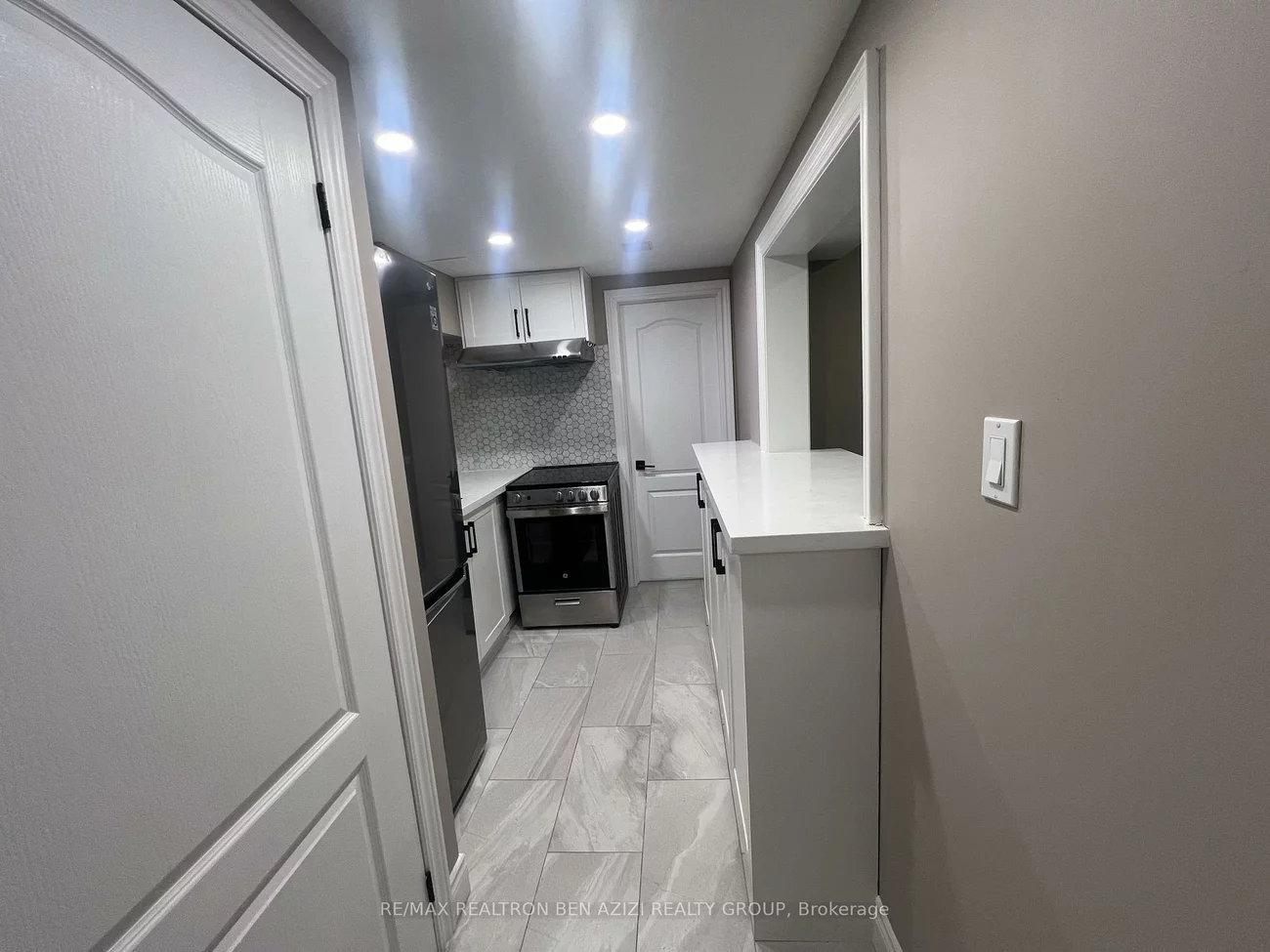 23, Sexton, Hillcrest Village, Toronto
