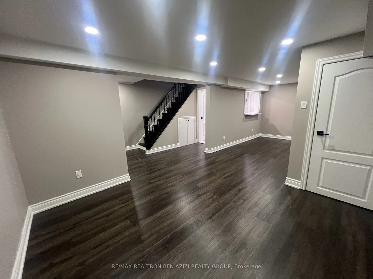 23, Sexton, Hillcrest Village, Toronto